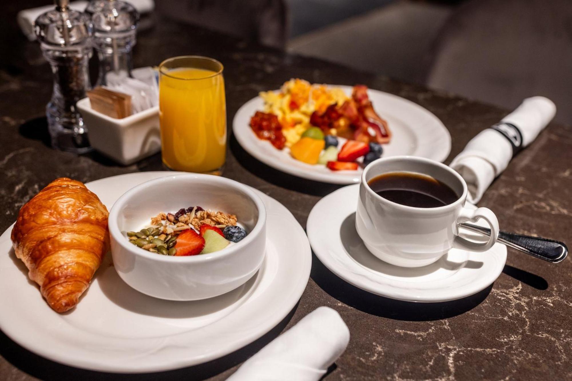 Crowne Plaza Hotel Moncton Downtown By Ihg Exteriör bild